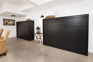 Interior - Large home w/huge yard, steps from the lake (Lexington)