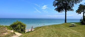 Summer Special Lake House Mins from Lexington, MI