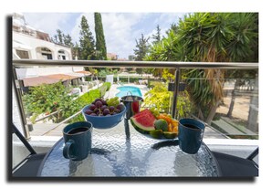 Property grounds - Top location - 5 min from the beach and 5 min from the promenade (Paphos)