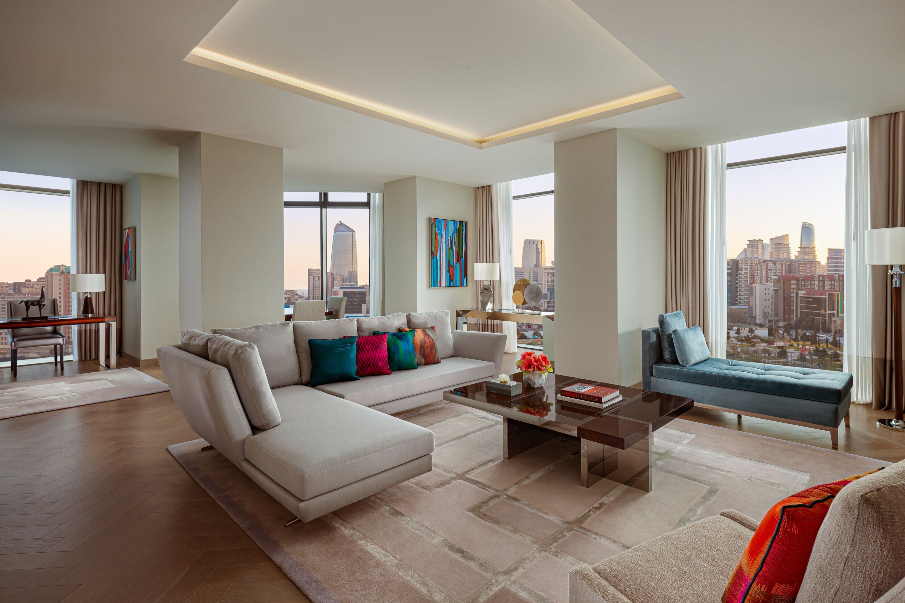 クラブ スイート 2 ベッドルーム | リビングルーム | 55 インチのLED テレビ (デジタル放送視聴可)、テレビ