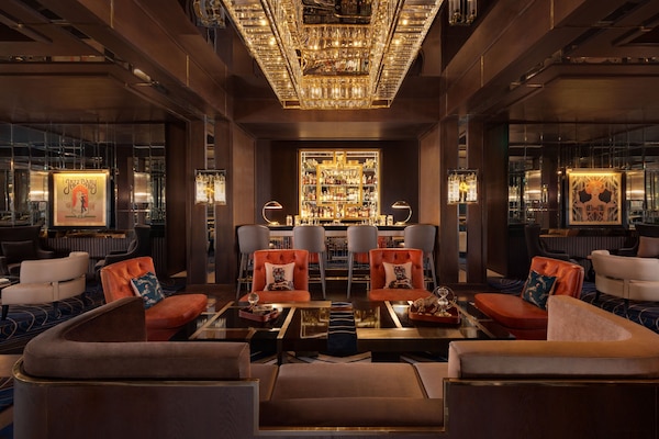 2 restaurants; breakfast, lunch, dinner, and brunch served