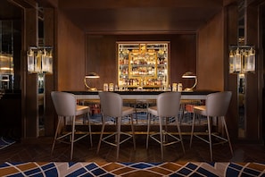 2 restaurants, breakfast, lunch, dinner served; Californian cuisine