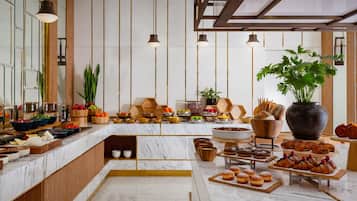 Daily cooked-to-order breakfast (AZN 50 per person)