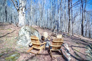 Property grounds - Mtn Retreat with Fireplace, Views, and Large Porch (Seven Devils)
