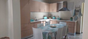 Microwave, oven, stovetop, dishwasher - Family retreat with private pool, be with your loved ones and create memories.... (São Bartolomeu de Messines)