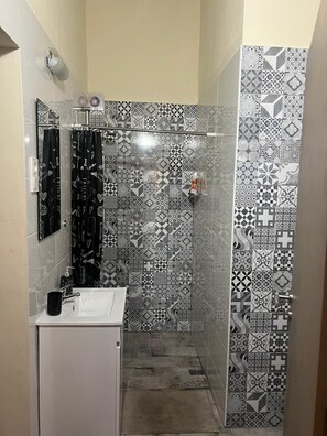 Shower, hair dryer, towels, soap - Family retreat with private pool, be with your loved ones and create memories.... (São Bartolomeu de Messines)