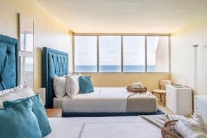 6 Schlafzimmer, Schreibtisch, Bügeleisen/Bügelbrett, Reisekinderbett