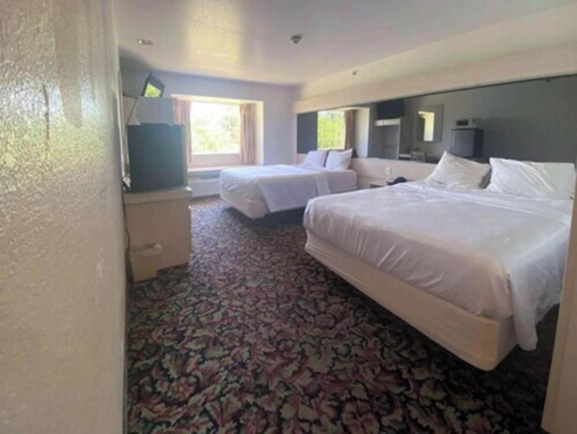 Soundproofing, free WiFi, bed sheets