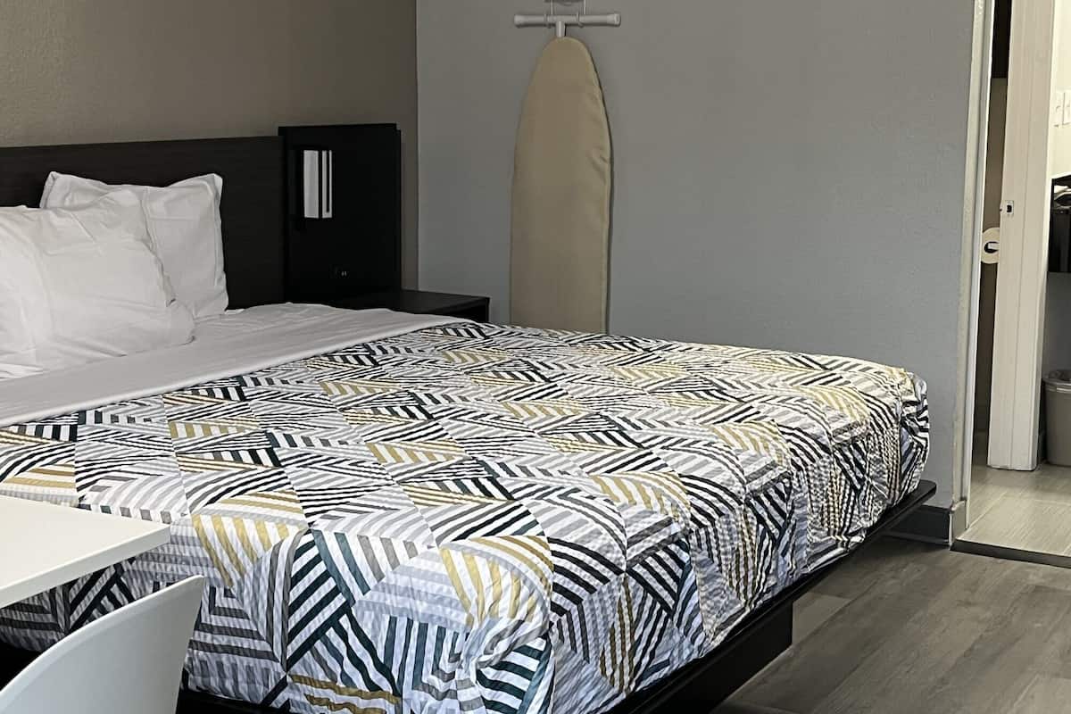 Soundproofing, free WiFi, bed sheets