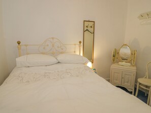 Cottage | 2 bedrooms, individually decorated, individually furnished, free WiFi - 26 Llawr Pentre (Colwyn Bay)