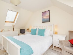 3 bedrooms, free WiFi, bed sheets, wheelchair access