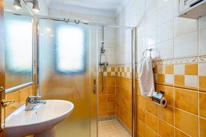 Hair dryer, towels - Villa Tres Olivos by Villa Plus (Frigiliana)