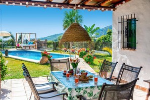 Outdoor dining - Villa Paraiso by Villa Plus (Frigiliana)