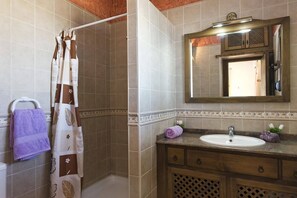 Hair dryer, towels - Villa Rodriguez Sol by Villa Plus (Torrox)