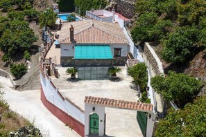 المنشأة من الخارج