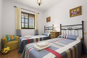 3 bedrooms, iron/ironing board, free WiFi, bed sheets
