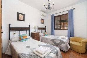 3 chambres, fer et planche à repasser, accès au Wi-Fi (inclus)