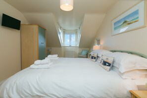 2 bedrooms, individually decorated, individually furnished, free WiFi