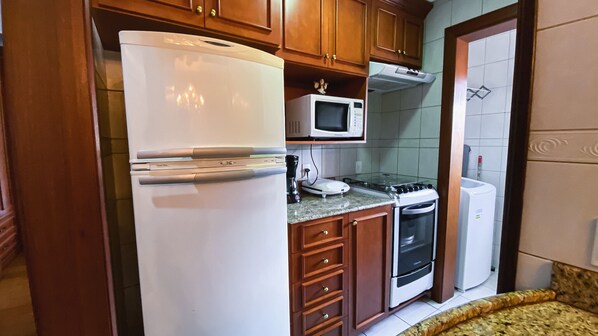 Basic Apartment | Private kitchen | Coffee/tea maker, cookware/dishes/utensils