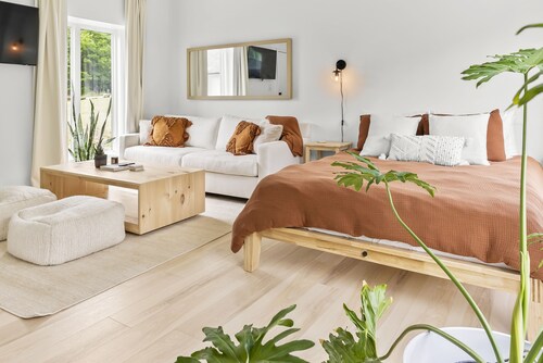 Modern Tranquil Retreat on Fruit Orchard