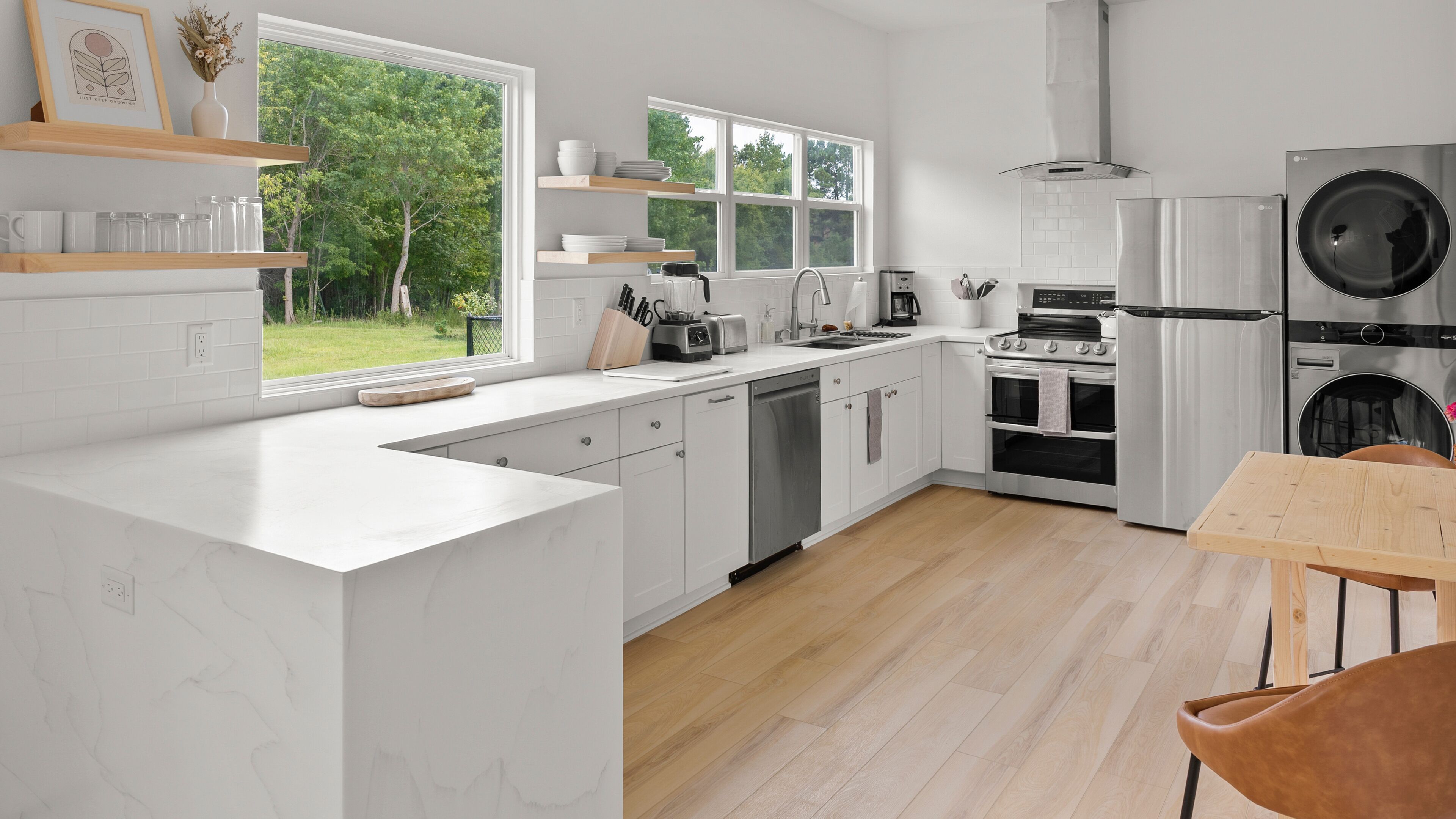 Réfrigérateur, four, plaque de cuisson, lave-vaisselle