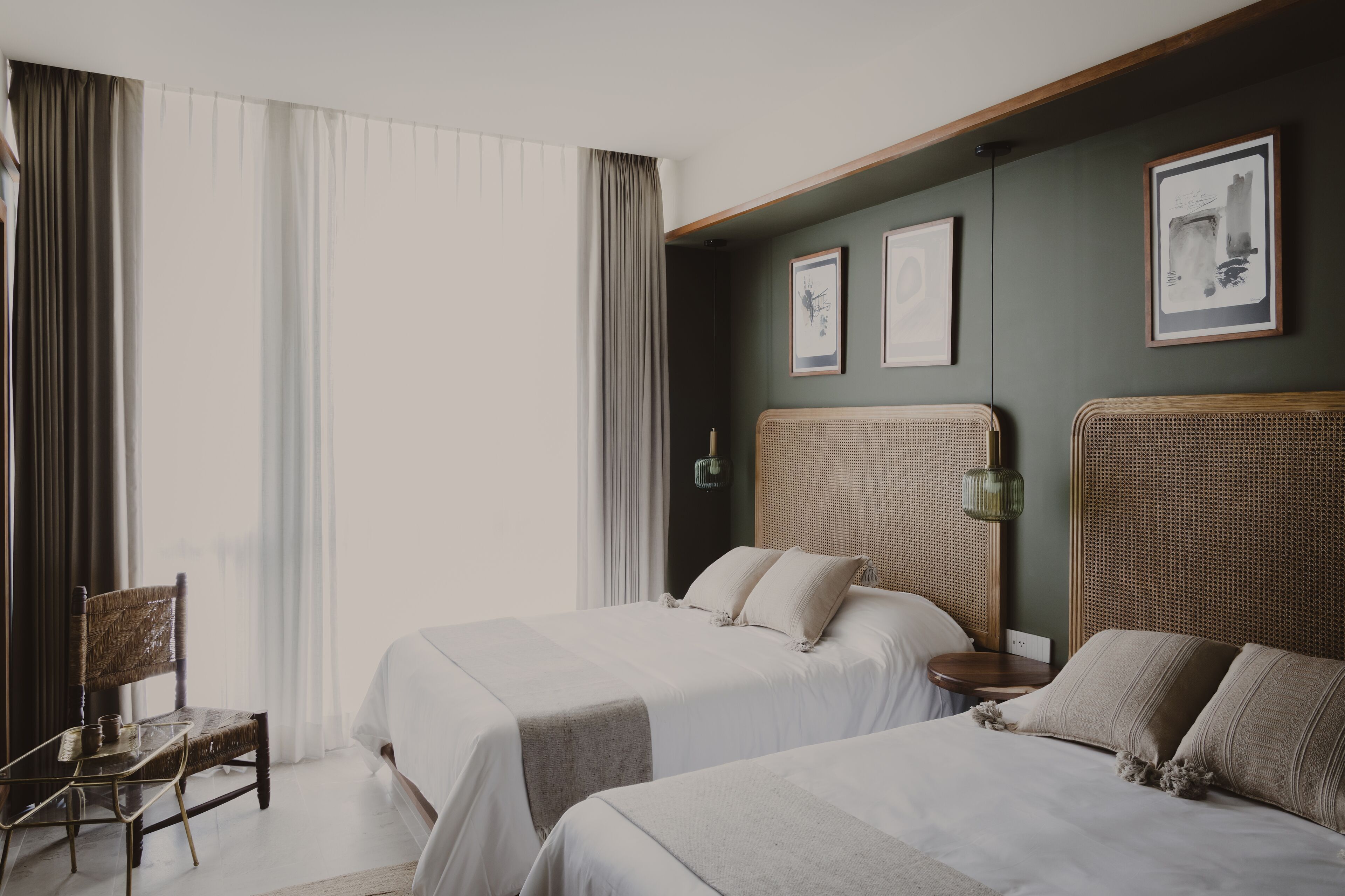 Premium bedding, down comforters, in-room safe, individually decorated