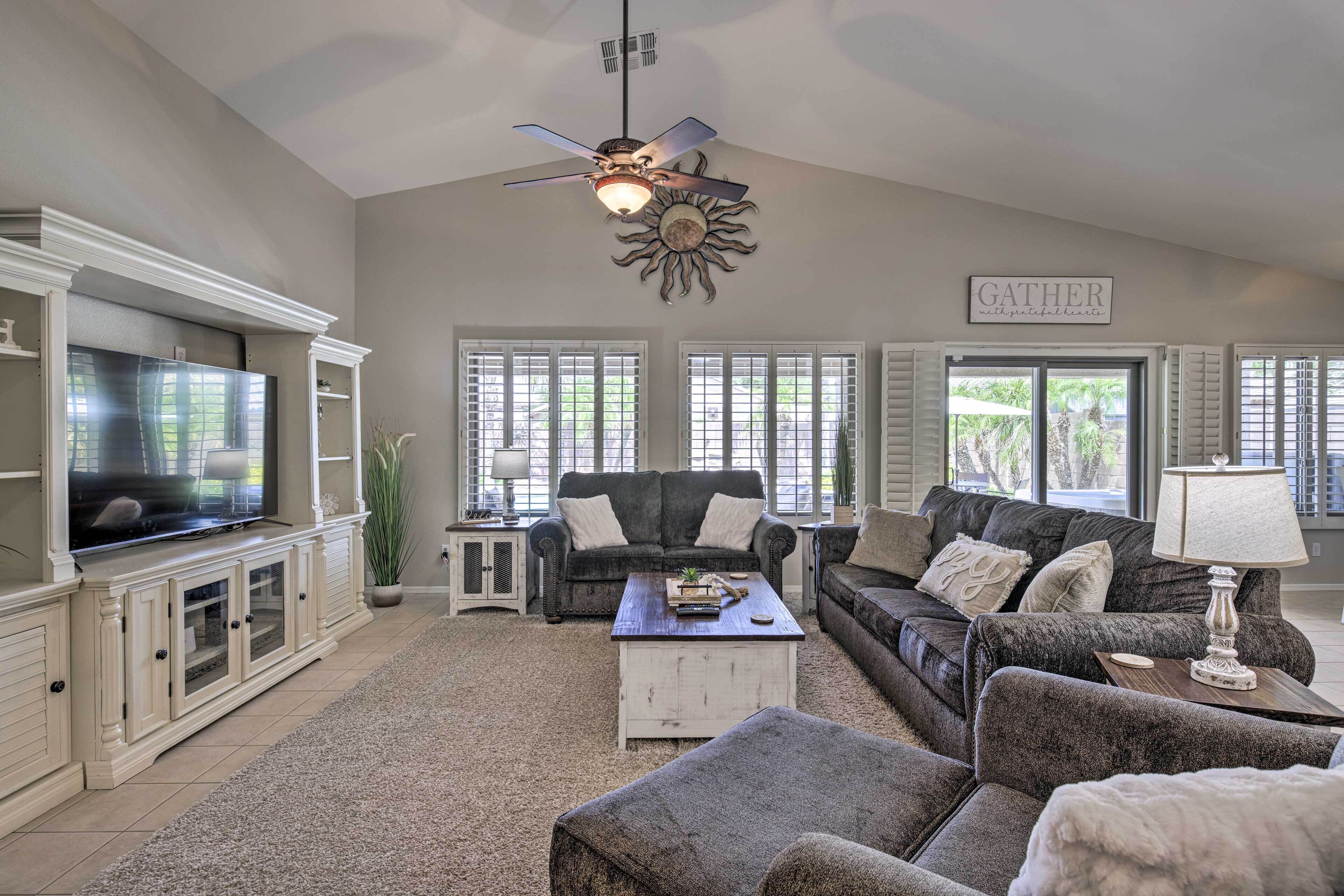 Mesa Oasis Desert Getaway: Pool, Hot Tub, Patio!