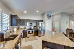 Fridge, microwave, stovetop, dishwasher