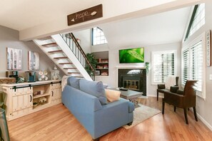 Fernseher, Kamin, Arbeitsbereiche