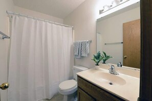 Badekar, hårtørrer, håndklæder