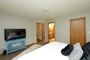 3 chambres, fer et planche à repasser, Wi-Fi, draps fournis