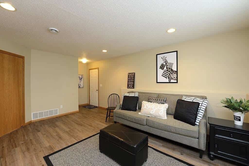 Televisión y oficina 