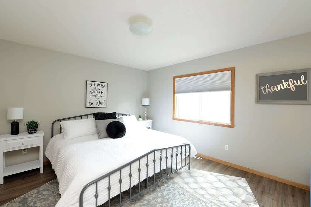 3 slaapkamers, een strijkplank/strijkijzer, wifi, beddengoed