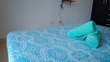 3 bedrooms, desk, free WiFi, bed sheets