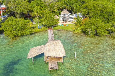 Beautiful Cabin with private dock in Bacalar Lake