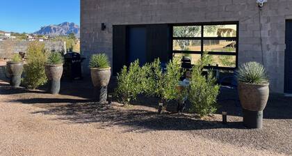 The Garage Apt. - a unique desert experience