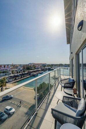 Property grounds - Amazing Beach condo Oceanfront in Aruba! (Oranjestad)