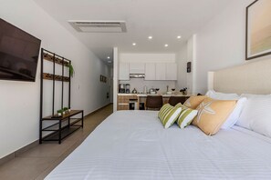 Iron/ironing board, free WiFi, bed sheets