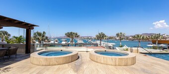 Sea Side Luxury Apartment