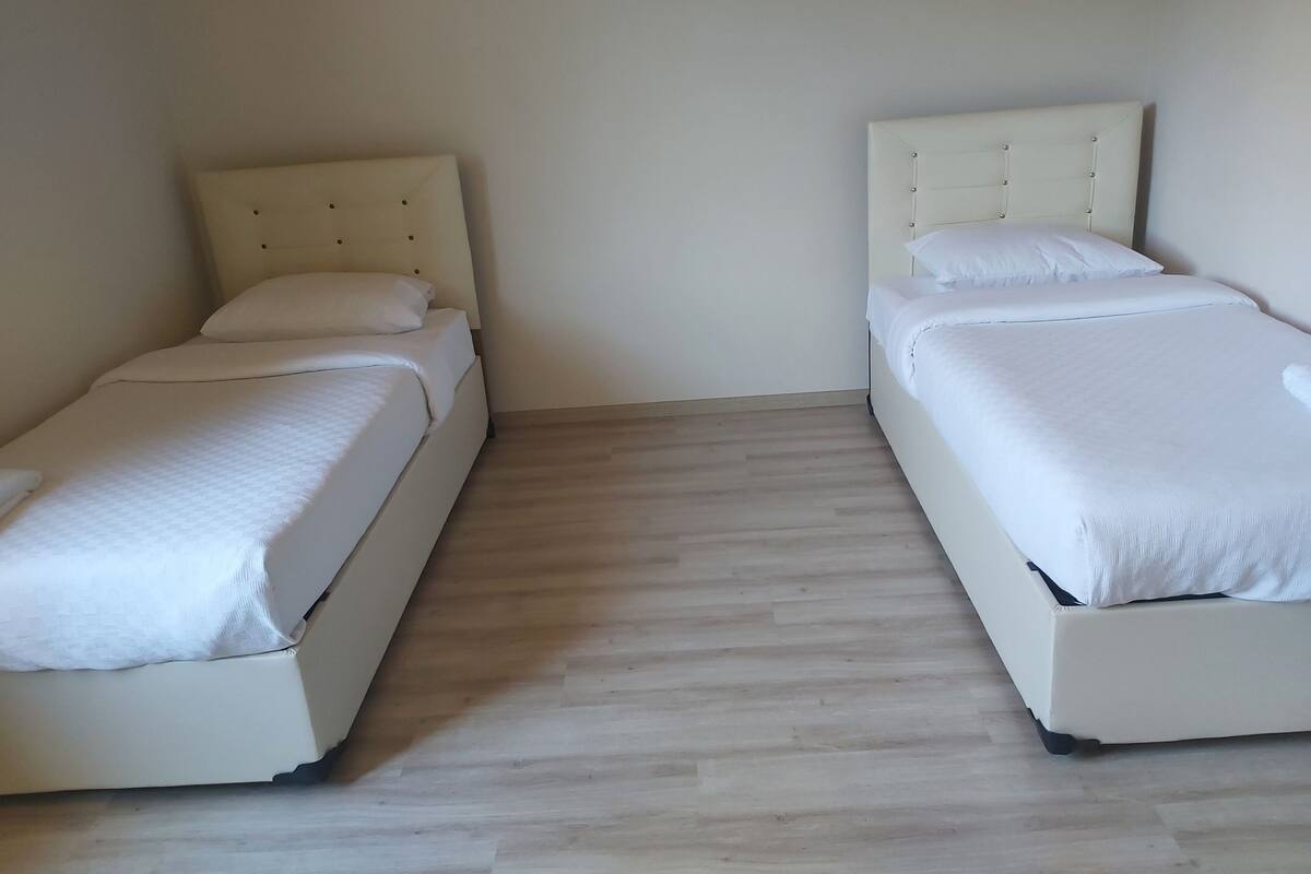 Premium bedding, soundproofing, iron/ironing board, free WiFi