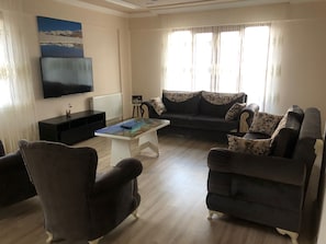 Premium bedding, soundproofing, iron/ironing board, free WiFi