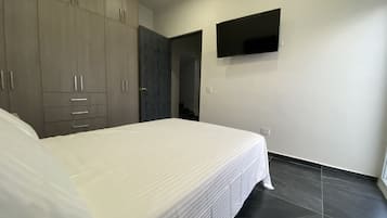 2 bedrooms, iron/ironing board, free WiFi