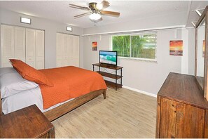 4 bedrooms, desk, iron/ironing board, travel cot
