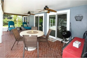 Outdoor dining - Dynamic 3 bed/ 2 bath home with heated pool. (Vero Beach)