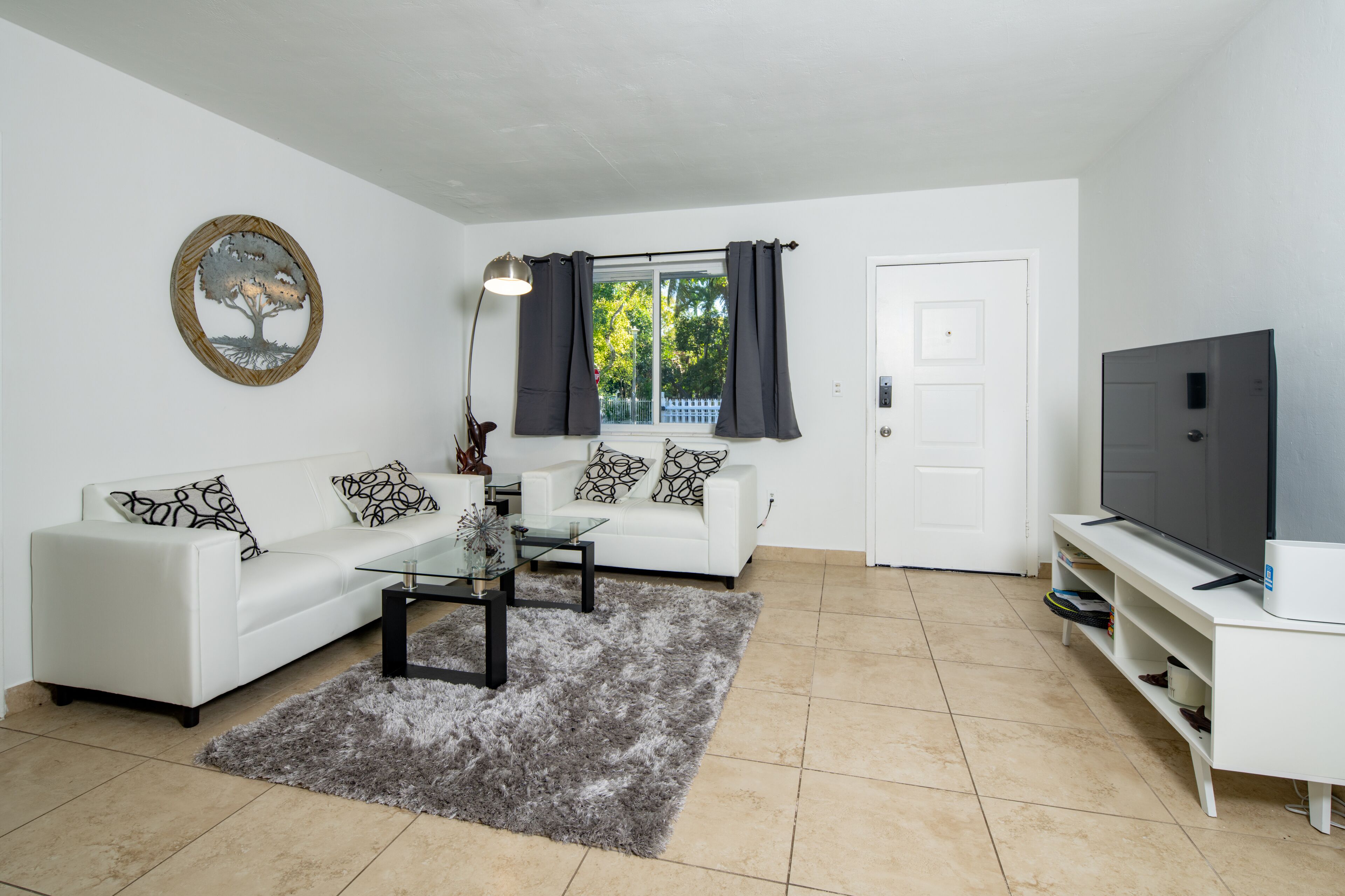 Abundant 3Bd House minutes from 8th st