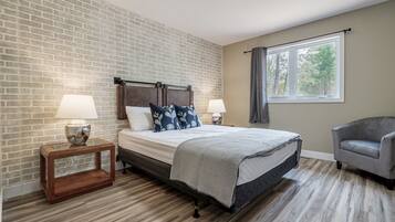 4 Schlafzimmer, Schreibtisch, Reisekinderbett, kostenloses WLAN