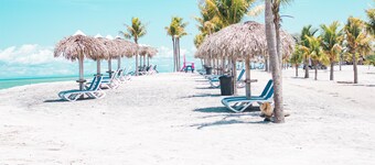 LUXURY HOTEL APARTMENT IN FRONT OF THE SEA