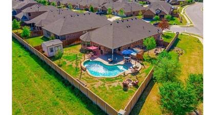 Bright Stylish 3 BR Home w/ Pool & Hot Tub