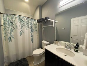 Combined shower/bathtub, hair dryer, towels, soap