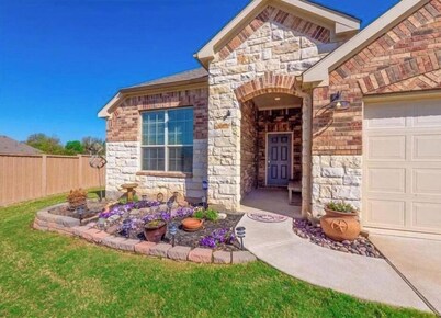 Bright Stylish 3 BR Home w/ Pool & Hot Tub
